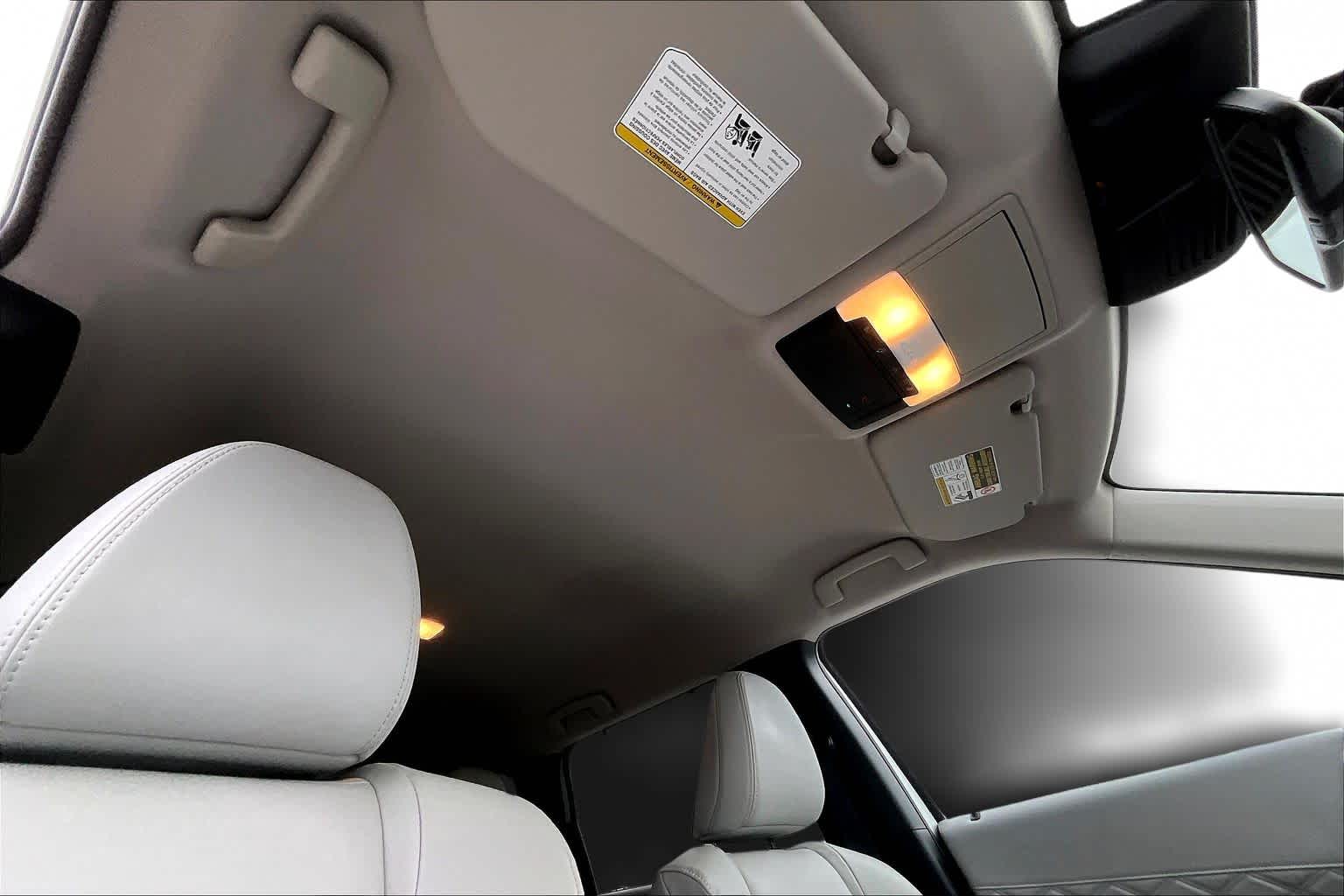 Thumbnail: 2024 Mitsubishi Outlander - 32