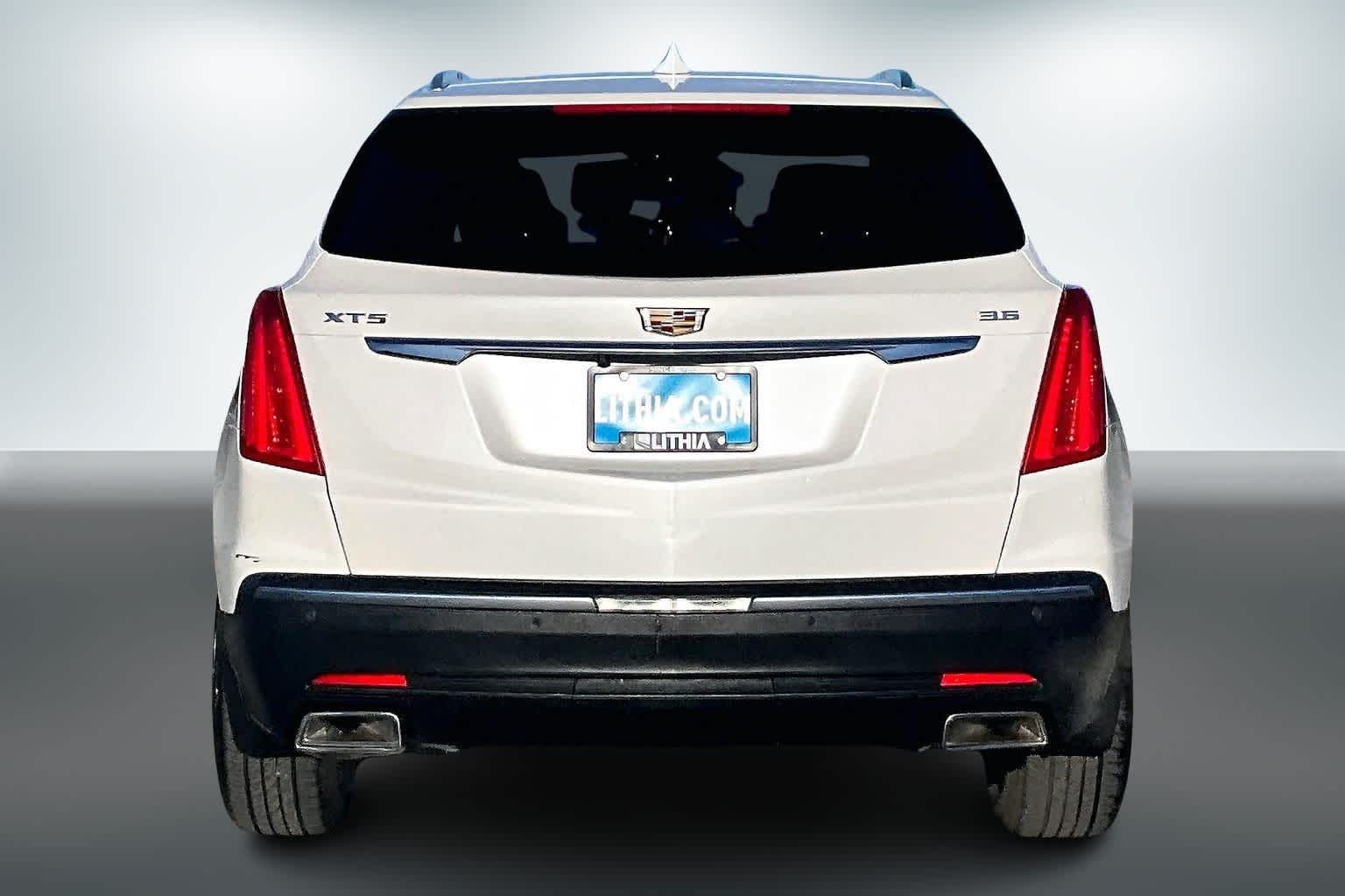 Thumbnail: 2017 Cadillac XT5 - 5