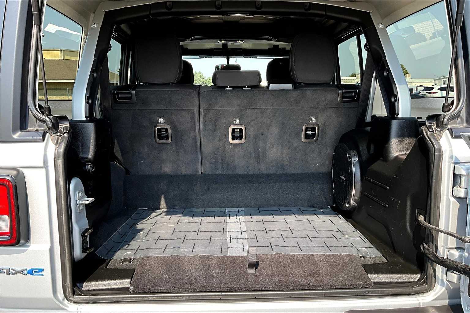 Thumbnail: 2023 Jeep Wrangler - 18