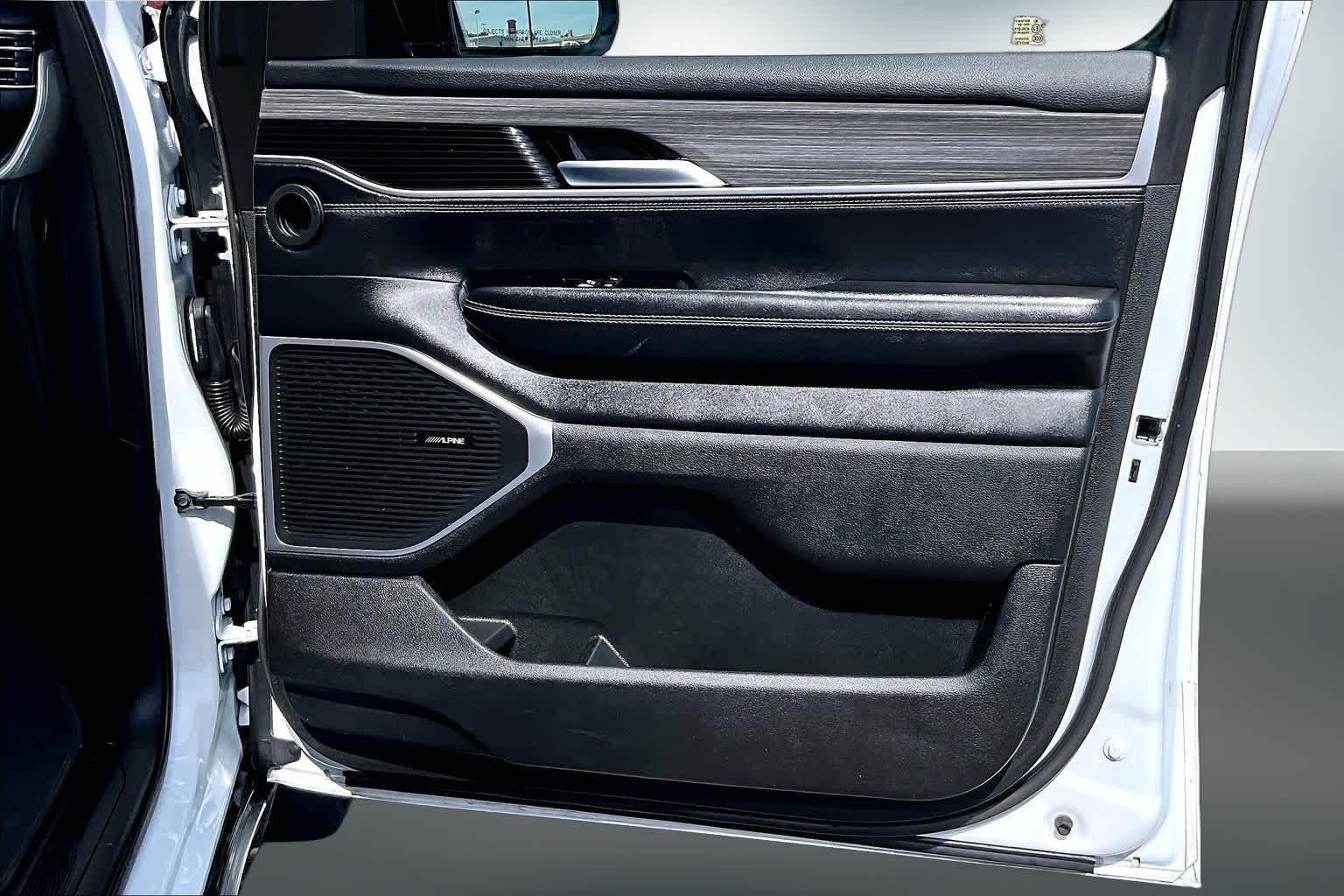 Thumbnail: 2024 Jeep Wagoneer - 28