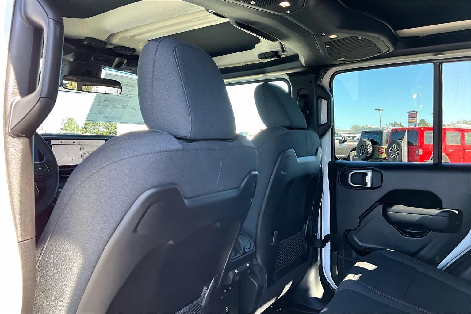 Thumbnail: 2026 Jeep Gladiator - 12