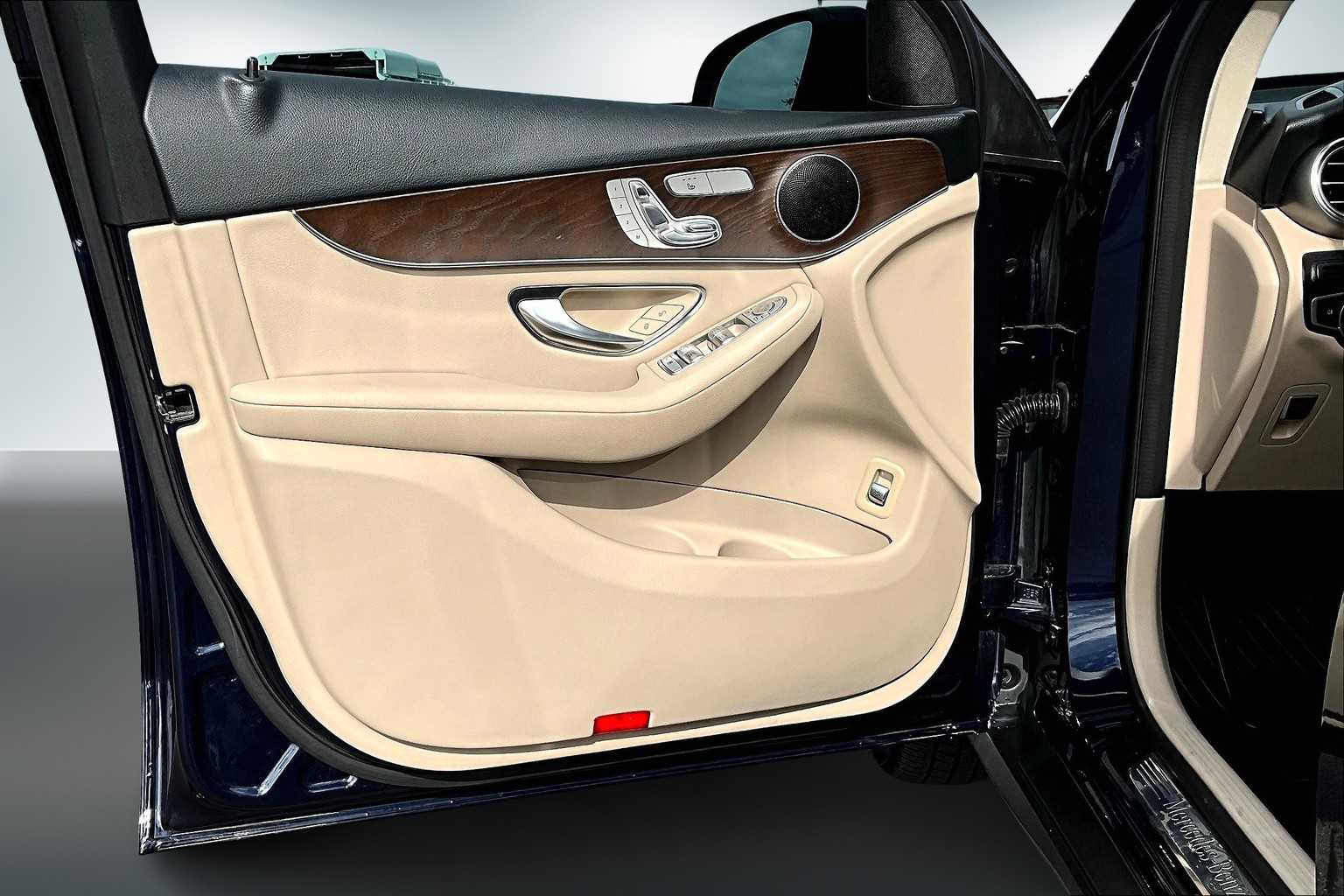 Thumbnail: 2019 Mercedes-Benz GLC - 27