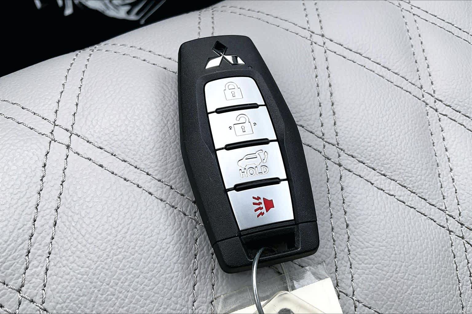 Thumbnail: 2024 Mitsubishi Outlander - 19