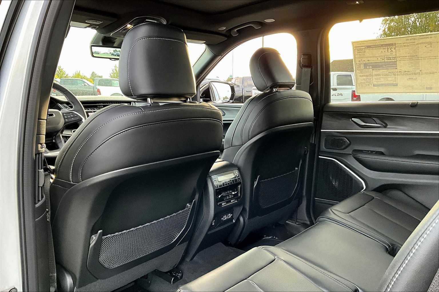 Thumbnail: 2025 Jeep Grand Cherokee - 12