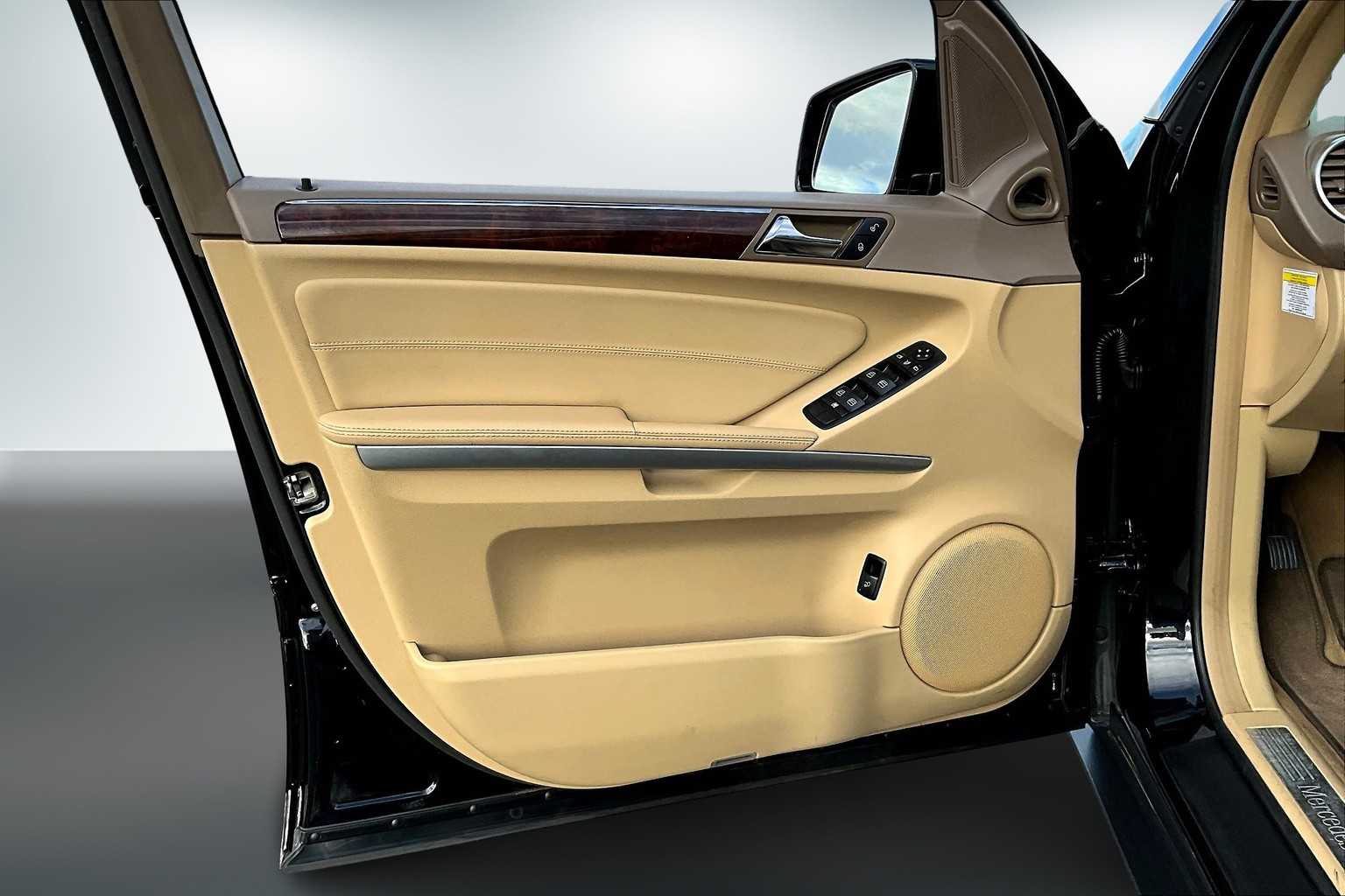 Thumbnail: 2011 Mercedes-Benz M-Class - 27