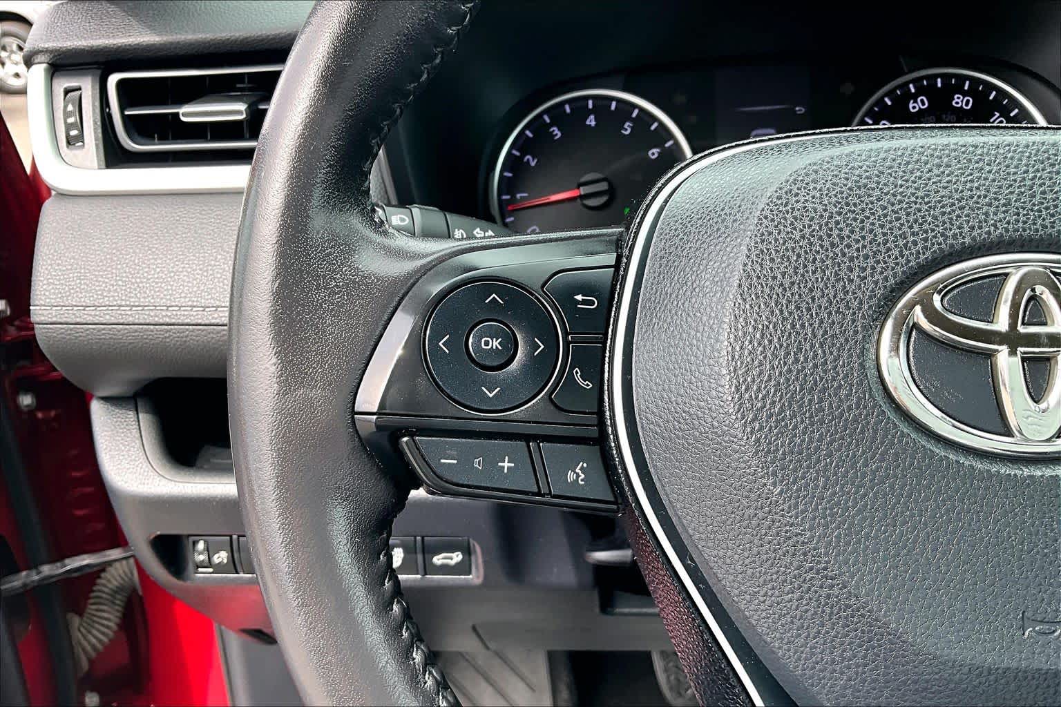 Thumbnail: 2020 Toyota RAV4 - 24