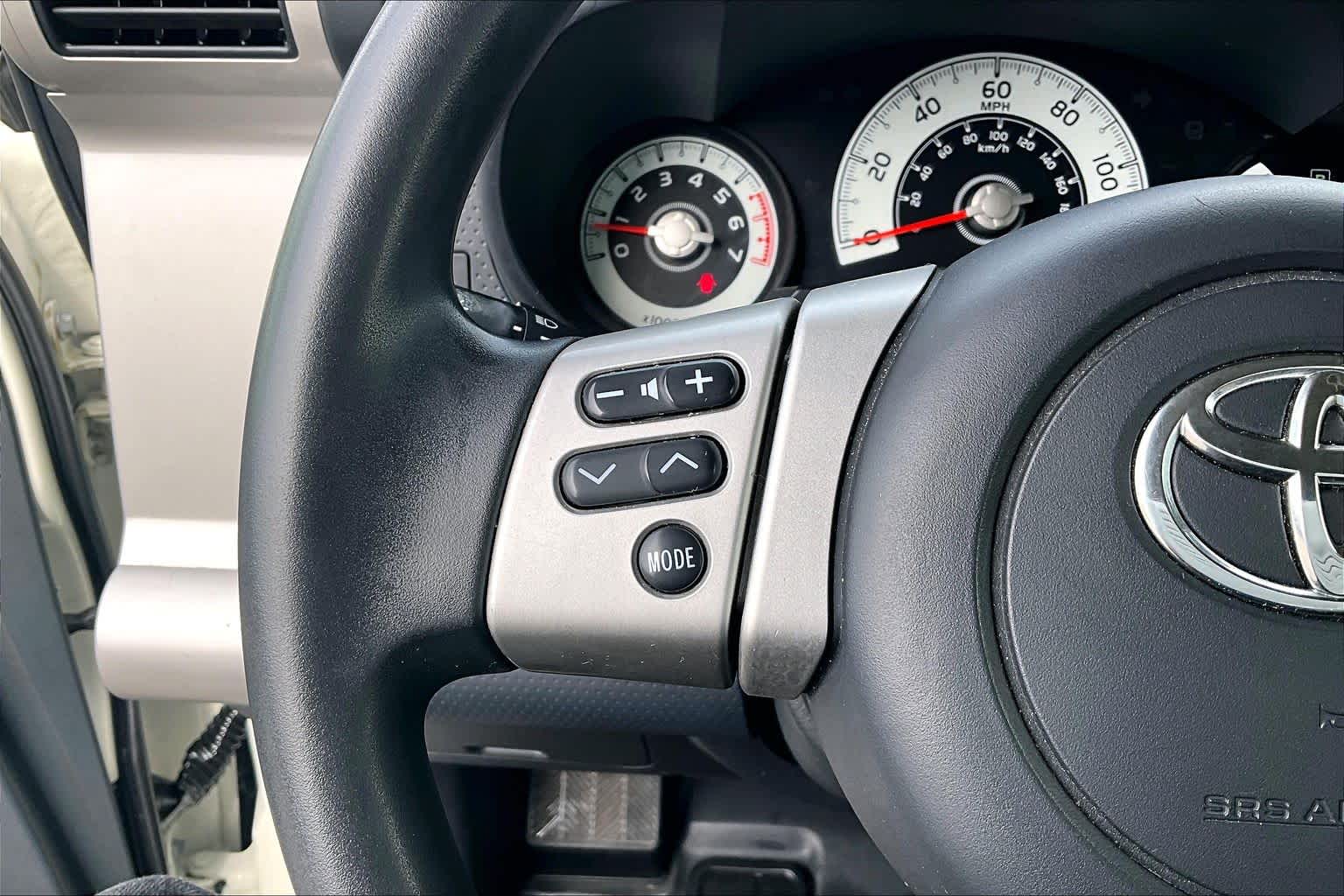 Thumbnail: 2014 Toyota FJ Cruiser - 23