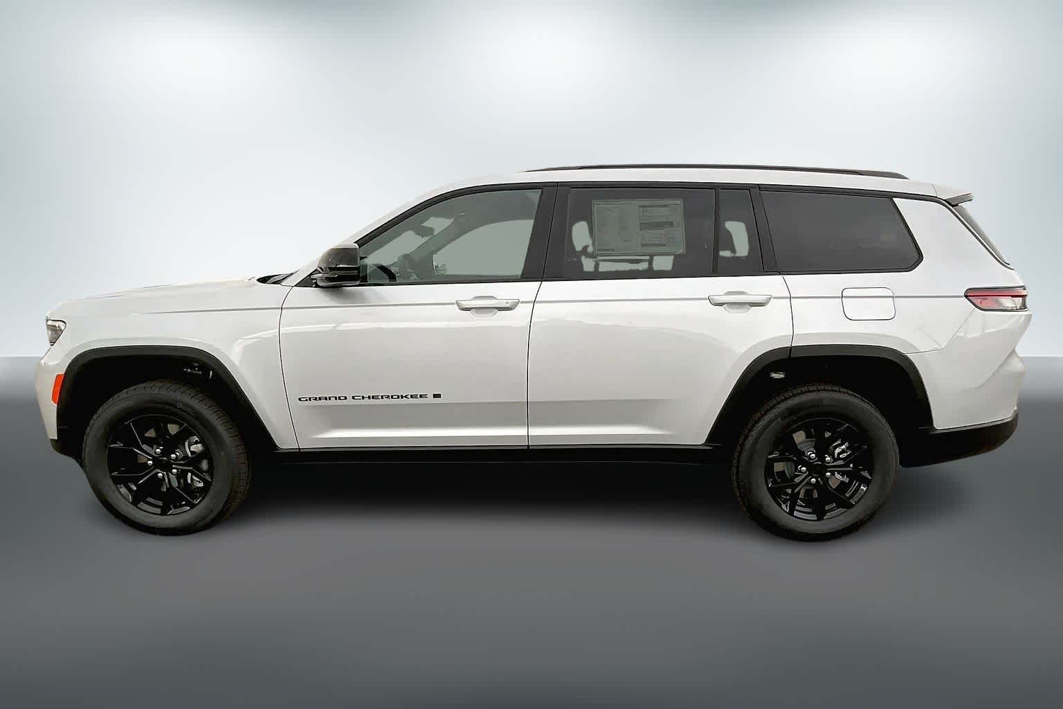 Thumbnail: 2025 Jeep Grand Cherokee - 3