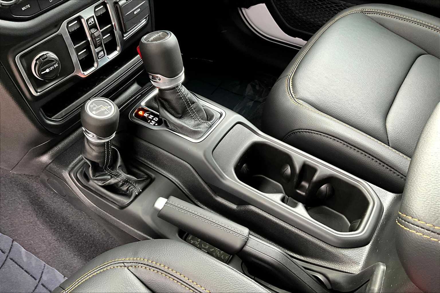 Thumbnail: 2025 Jeep Gladiator - 17