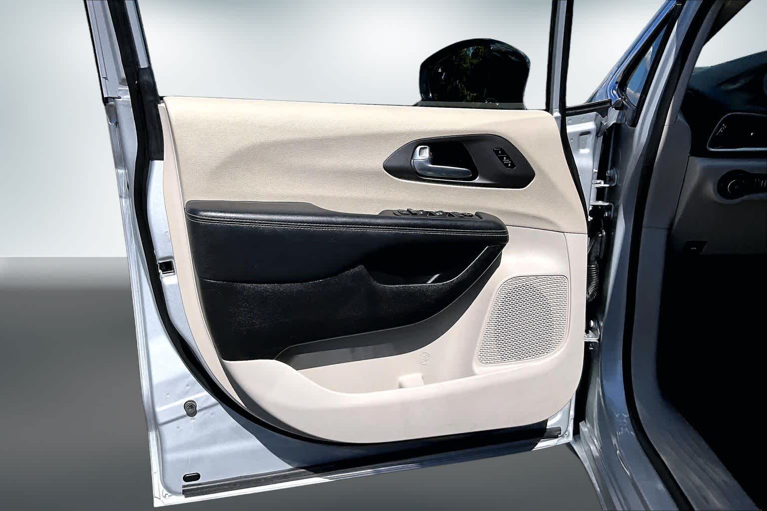 Thumbnail: 2024 Chrysler Pacifica - 27