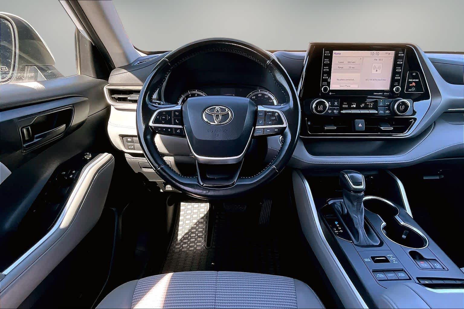 Thumbnail: 2022 Toyota Highlander - 14
