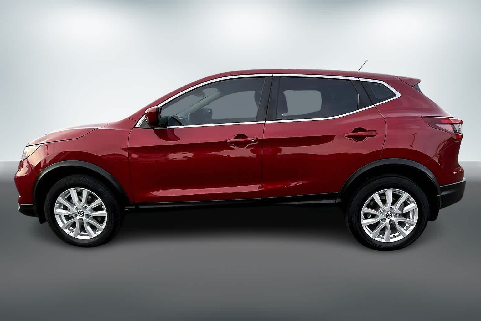 Thumbnail: 2021 Nissan Rogue Sport - 3