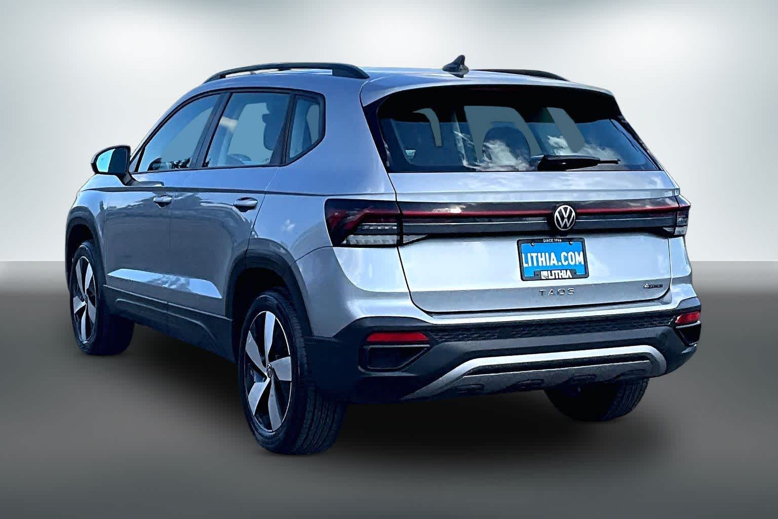Thumbnail: 2025 Volkswagen Taos - 4