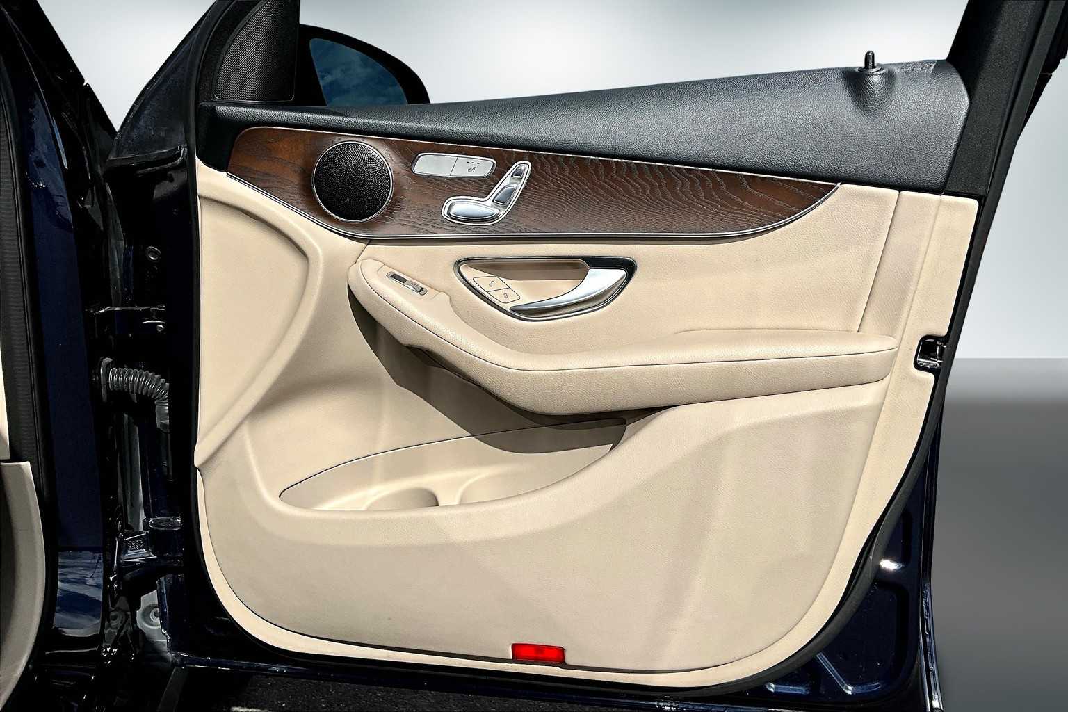 Thumbnail: 2019 Mercedes-Benz GLC - 28