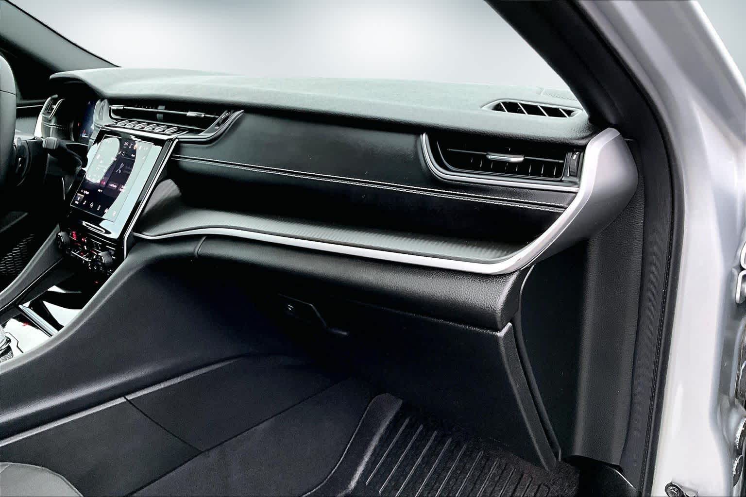 Thumbnail: 2024 Jeep Grand Cherokee L - 23