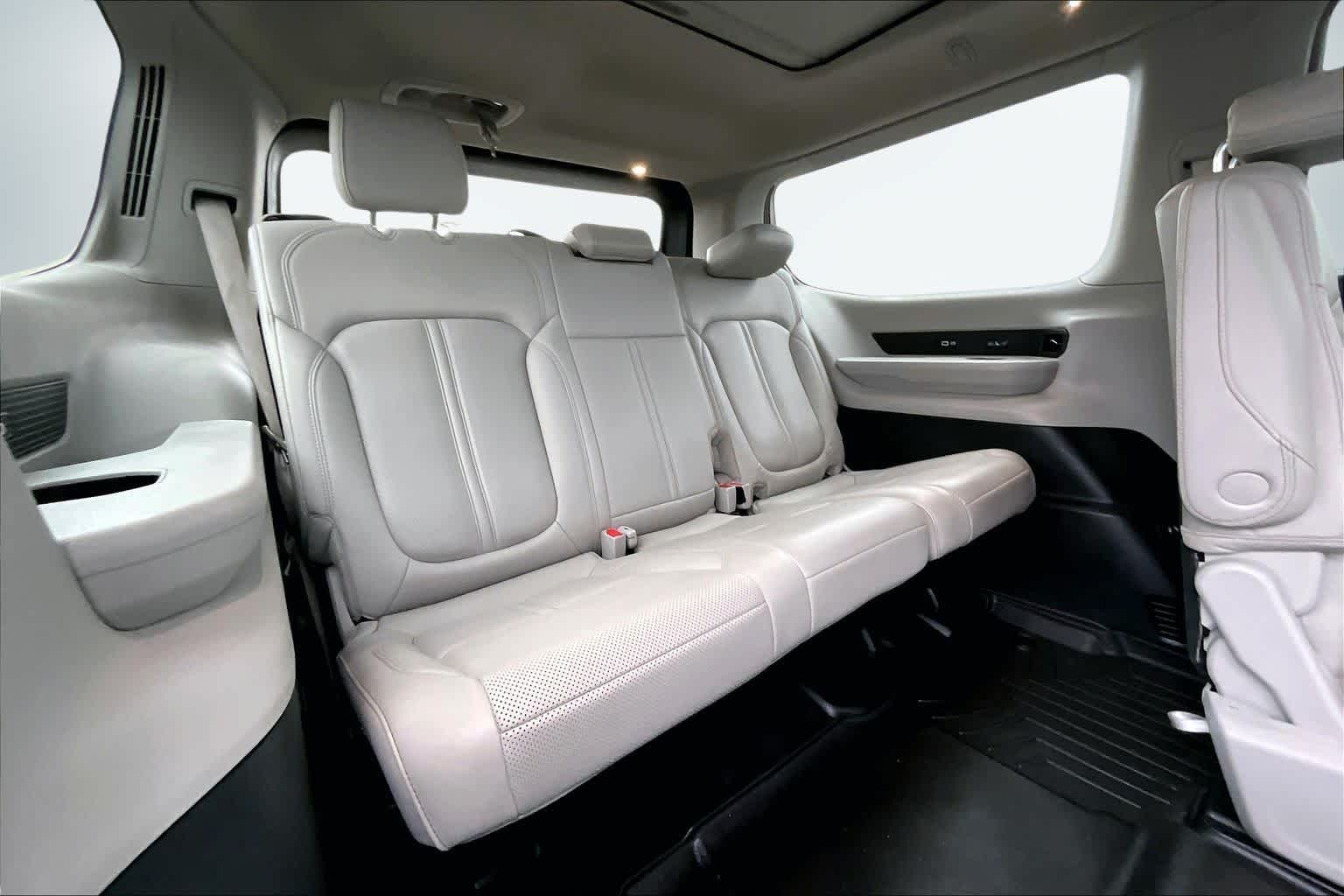 Thumbnail: 2022 Jeep Wagoneer - 31