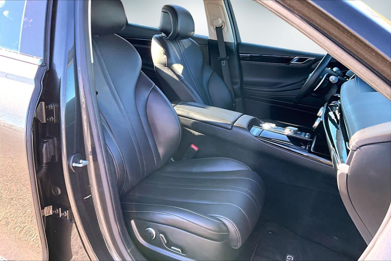 Thumbnail: 2023 Genesis G80 - 13