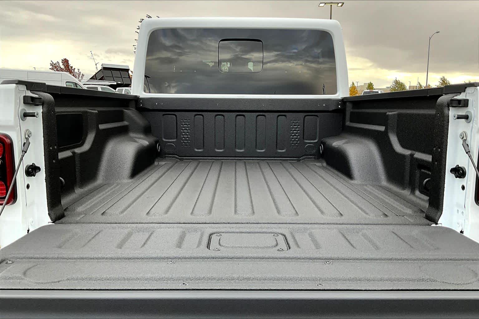 Thumbnail: 2025 Jeep Gladiator - 18