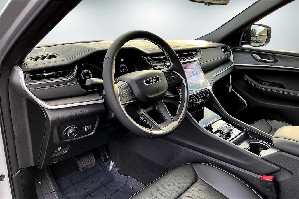 New 2025 Jeep Grand Cherokee L LIMITED 4X4 Sport Utility