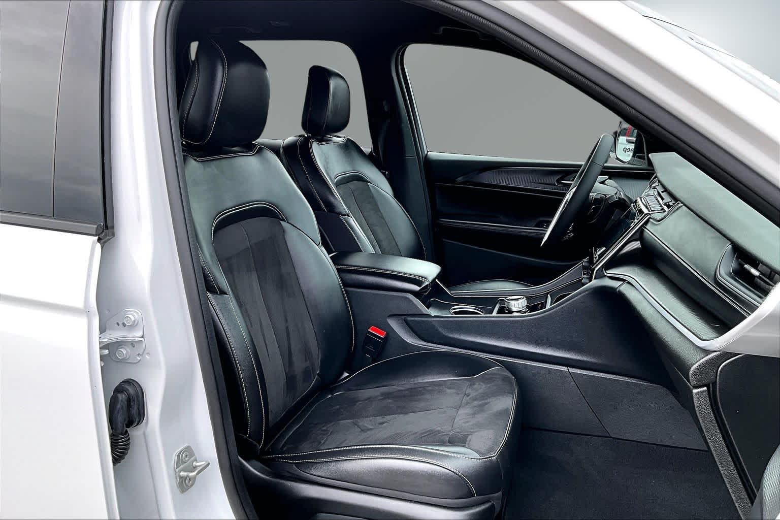 Thumbnail: 2024 Jeep Grand Cherokee - 13