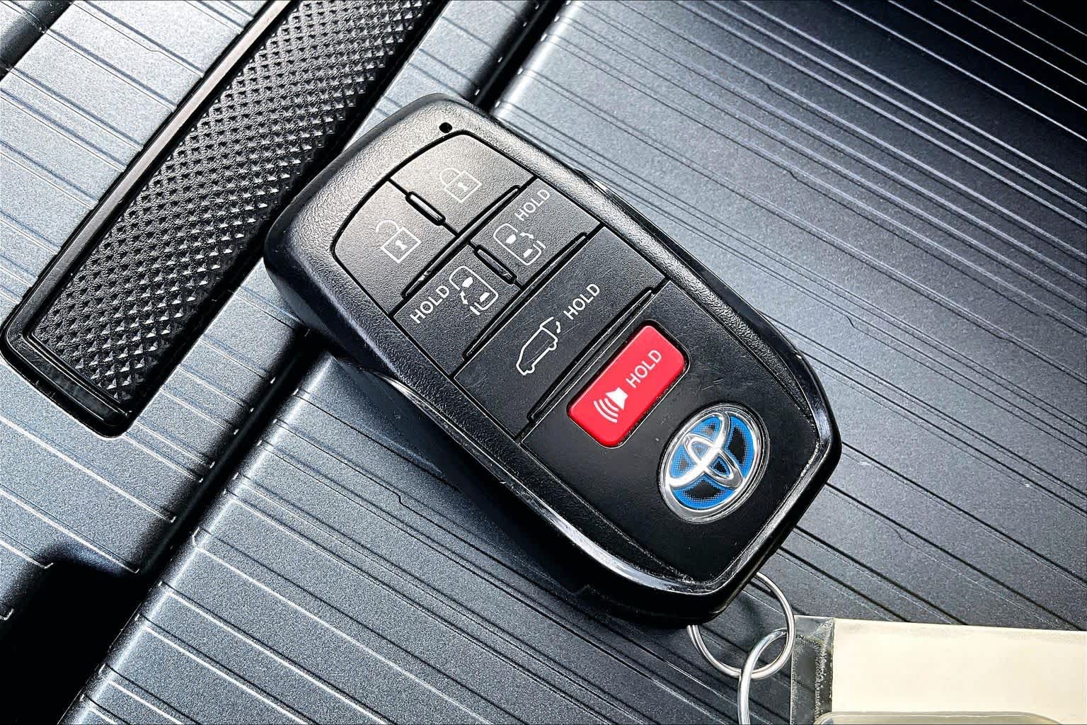 Thumbnail: 2024 Toyota Sienna - 19