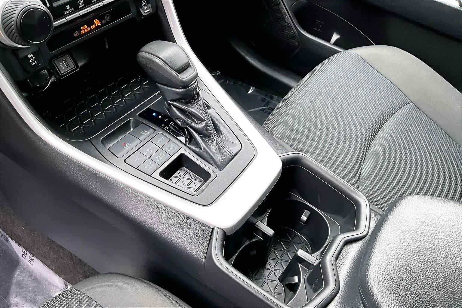 Thumbnail: 2024 Toyota RAV4 - 16