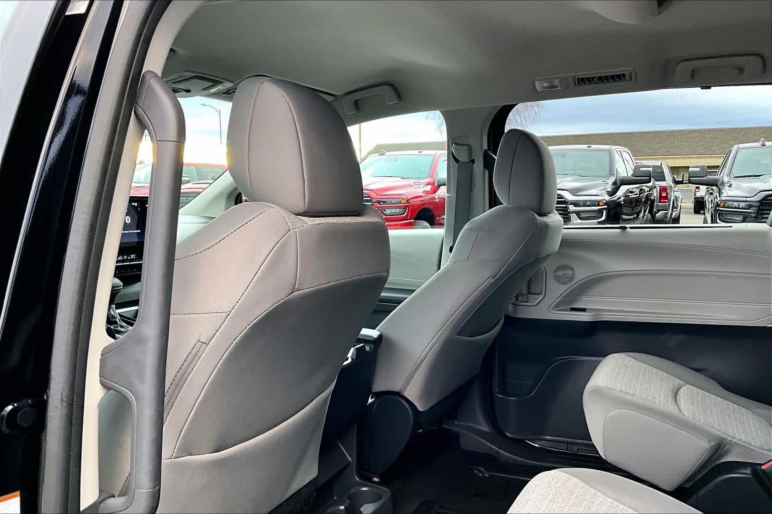 Thumbnail: 2024 Toyota Sienna - 12