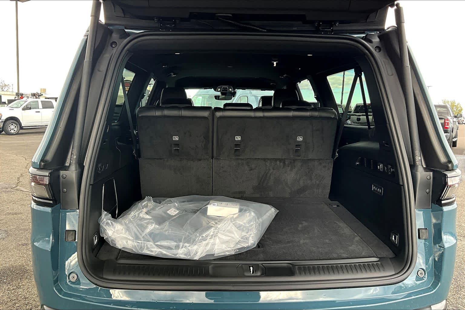 Thumbnail: 2026 Jeep Grand Wagoneer - 19