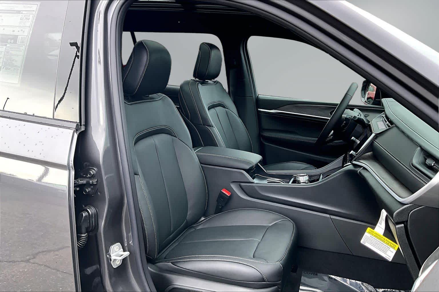 Thumbnail: 2026 Jeep Grand Cherokee - 14