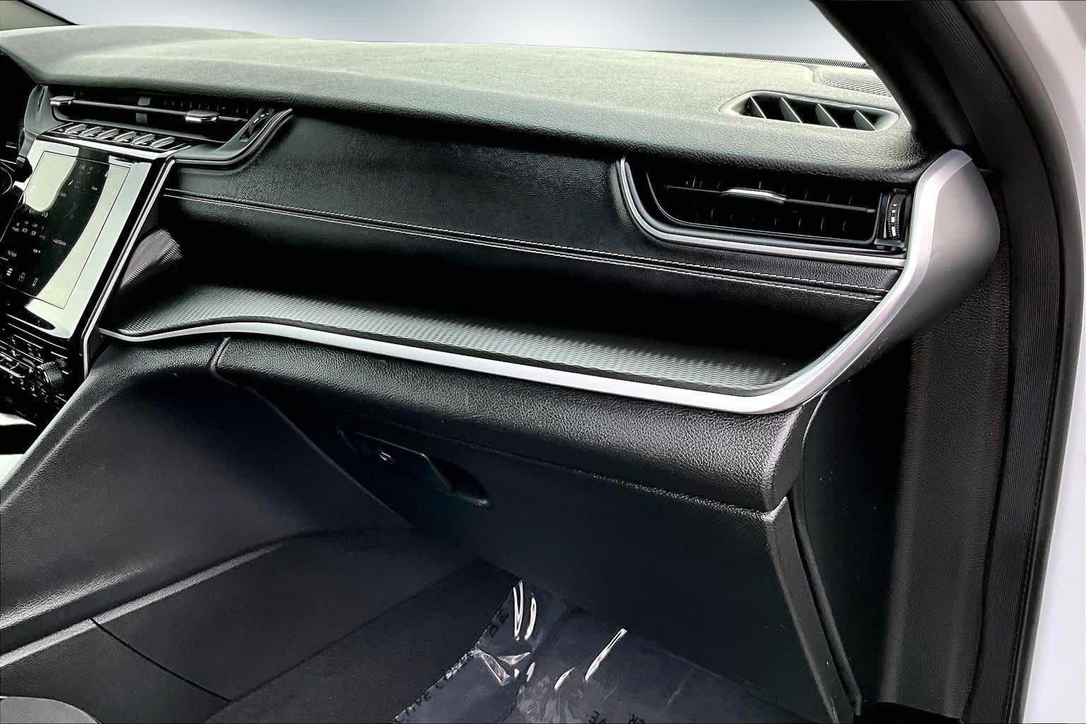 Thumbnail: 2024 Jeep Grand Cherokee - 23