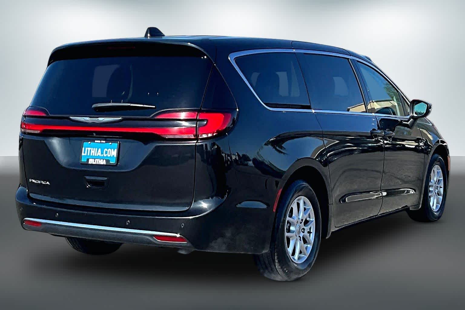 Thumbnail: 2023 Chrysler Pacifica - 20
