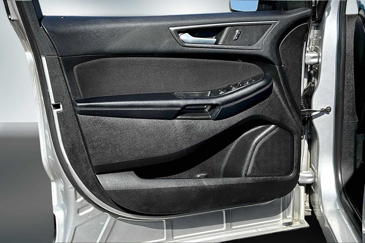 Thumbnail: 2017 Ford Edge - 24