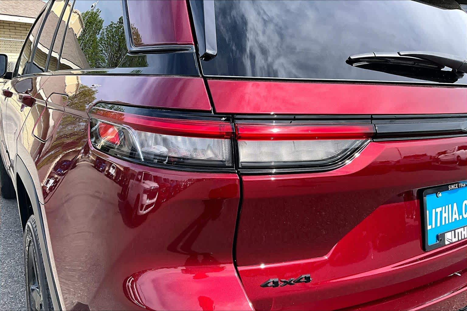 Thumbnail: 2023 Jeep Grand Cherokee - 32