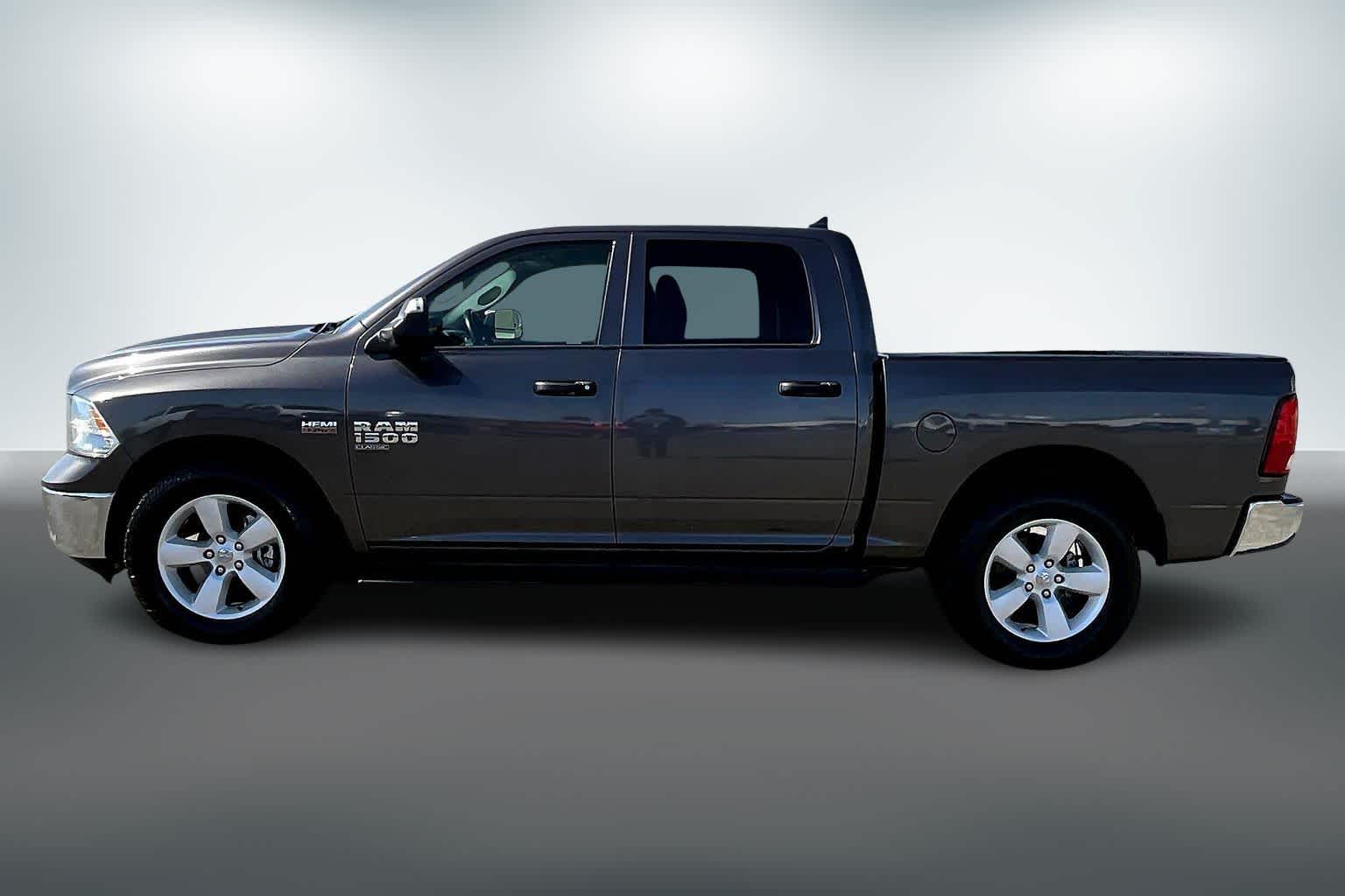 Thumbnail: 2021 RAM 1500 Classic - 3