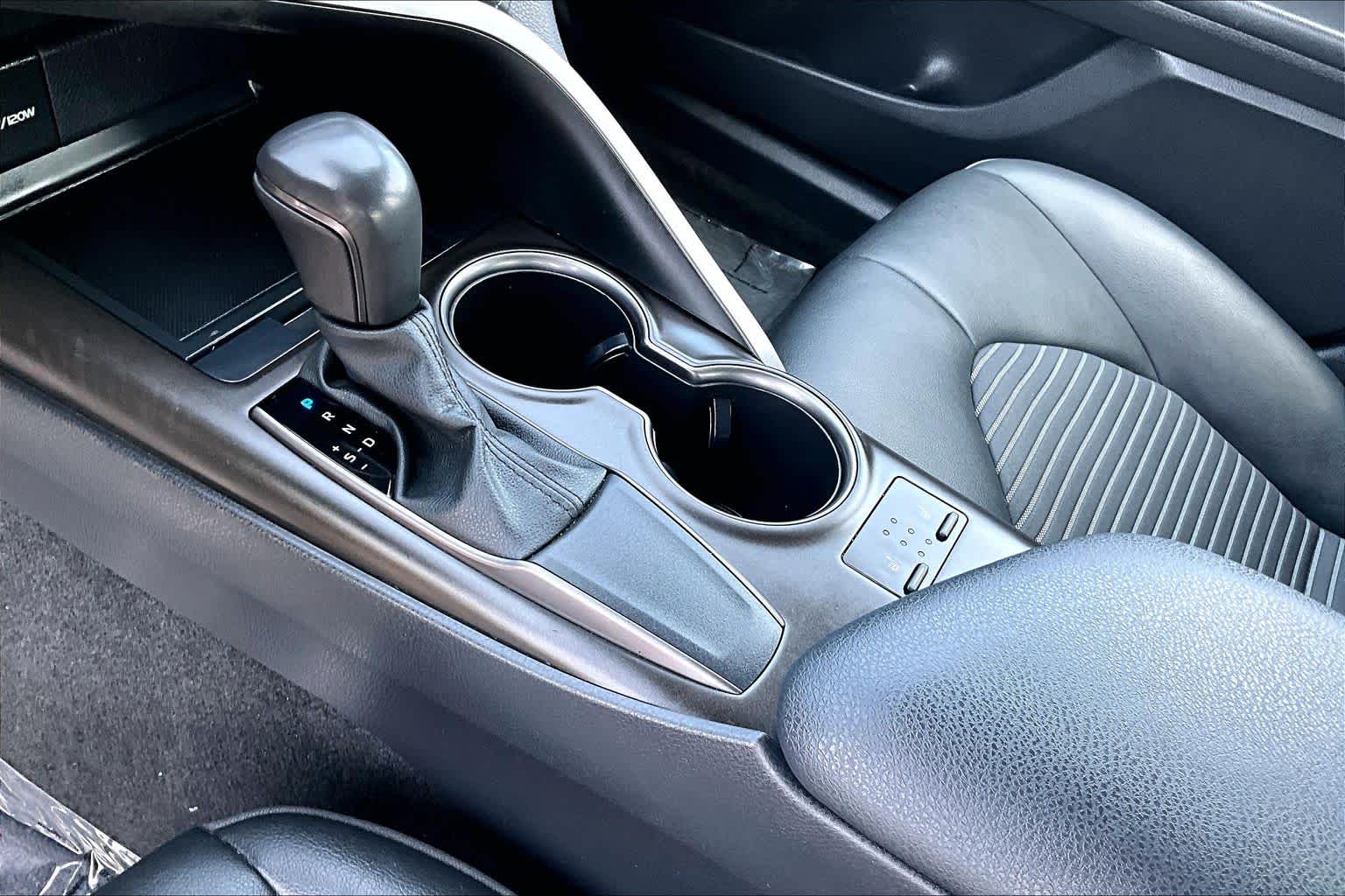 Thumbnail: 2023 Toyota Camry - 16