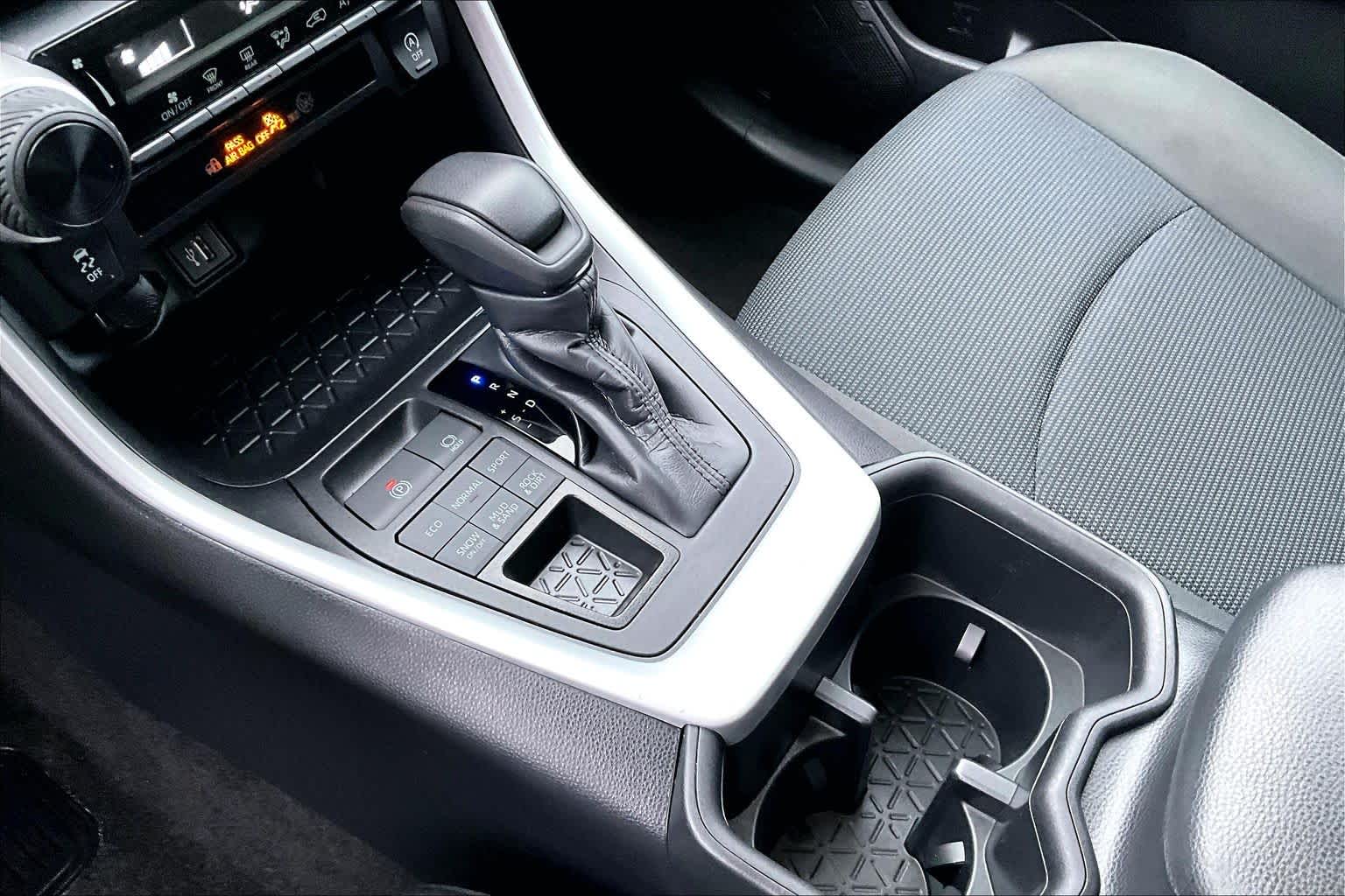 Thumbnail: 2024 Toyota RAV4 - 16