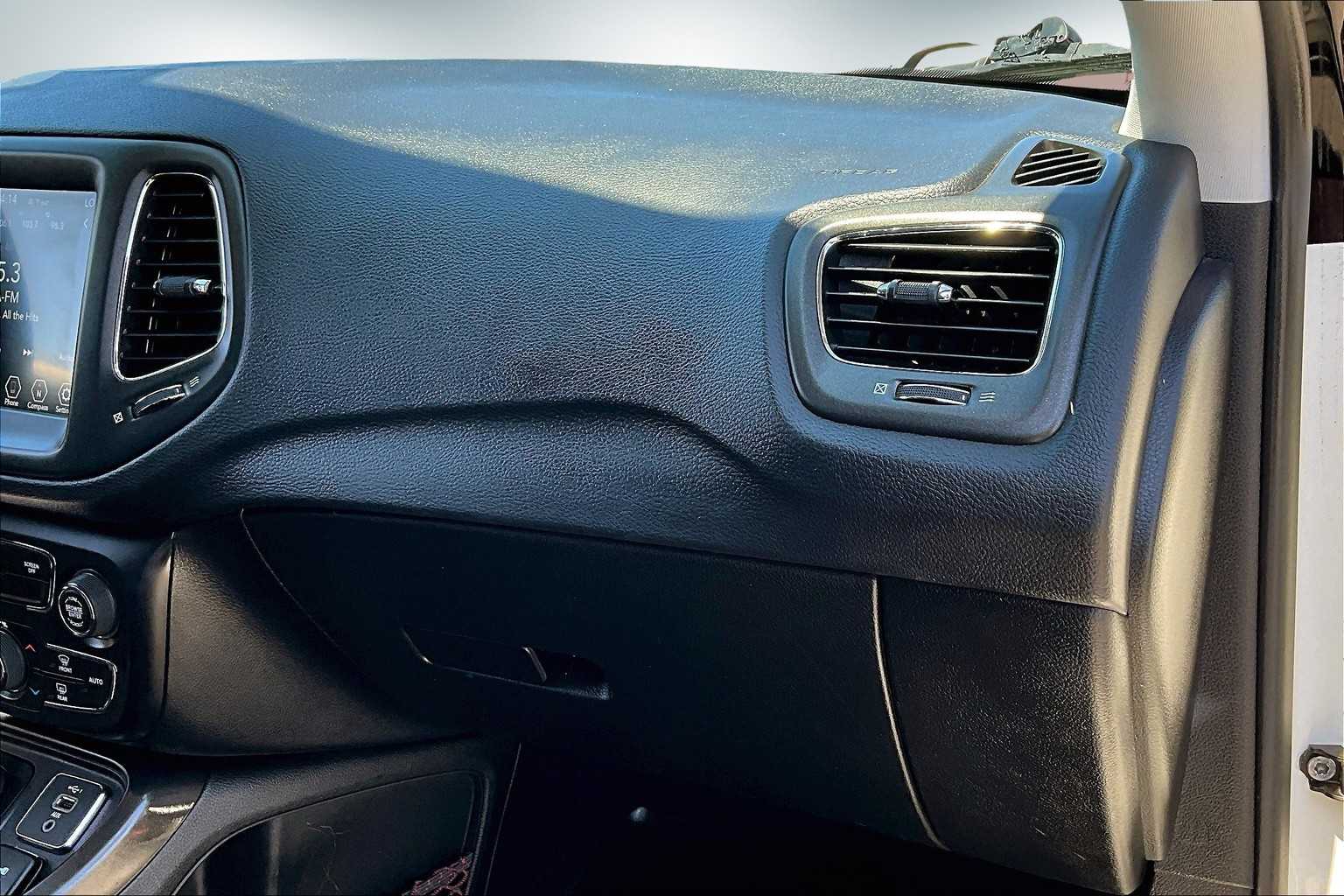 Thumbnail: 2020 Jeep Compass - 23