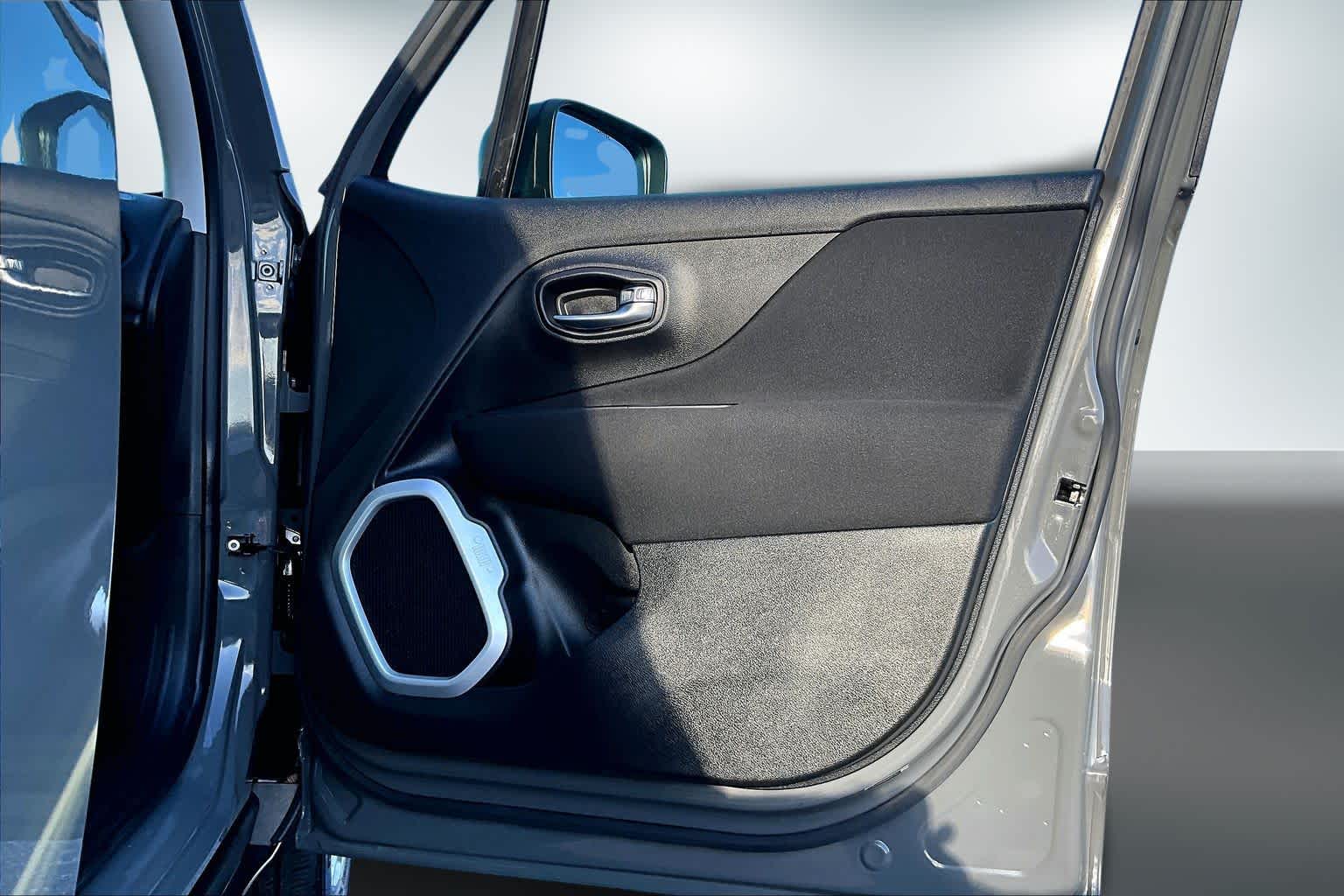 Thumbnail: 2021 Jeep Renegade - 28