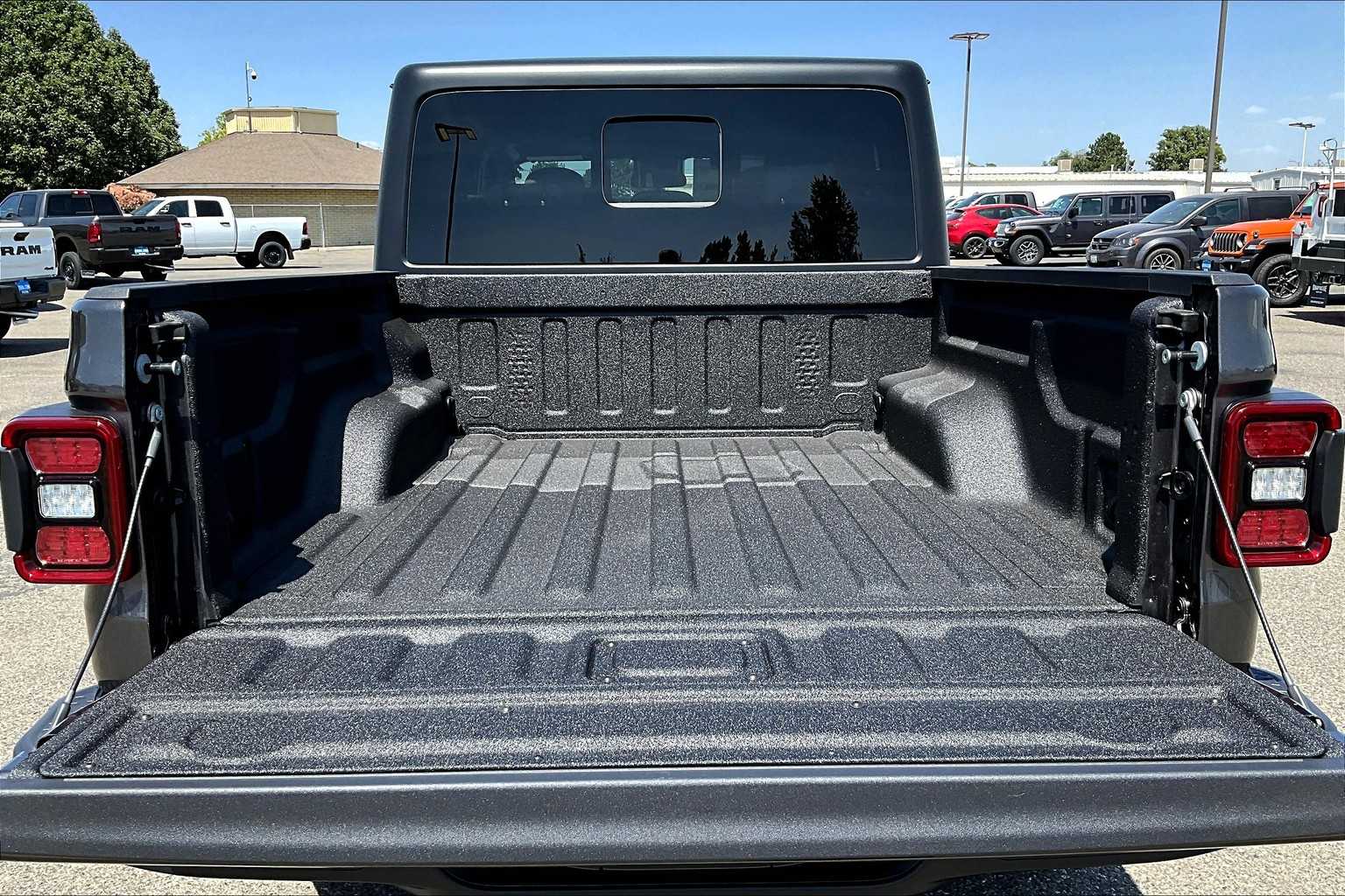 Thumbnail: 2025 Jeep Gladiator - 19