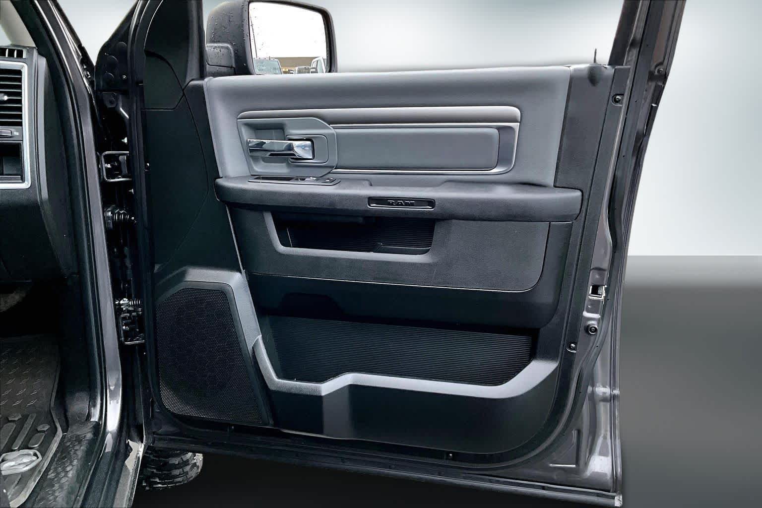 Thumbnail: 2022 RAM 1500 Classic - 28