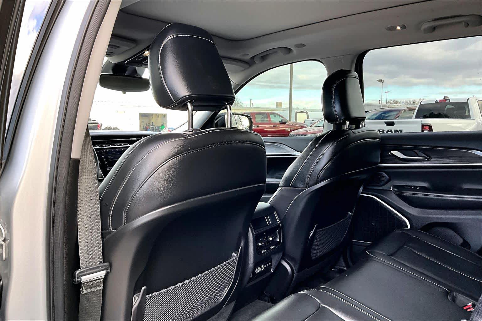 Thumbnail: 2023 Jeep Grand Cherokee - 12