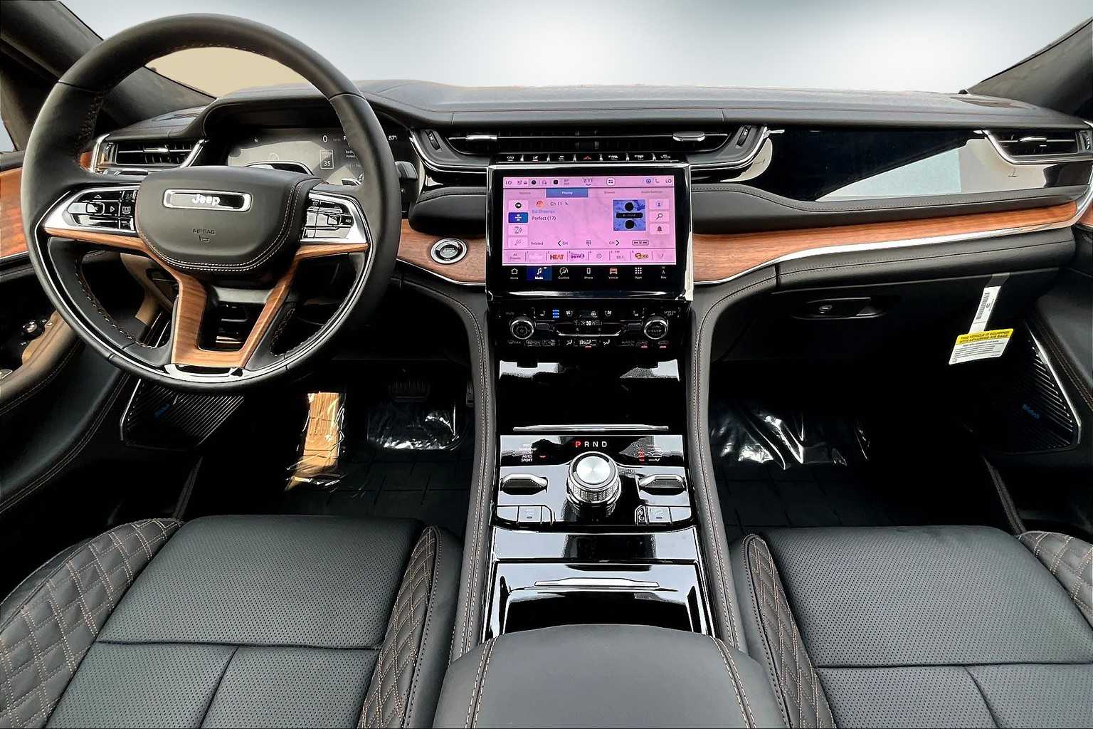 Thumbnail: 2025 Jeep Grand Cherokee - 10