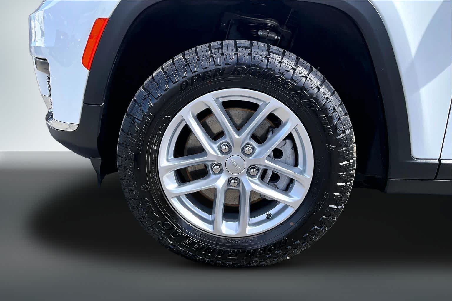 Thumbnail: 2024 Jeep Grand Cherokee L - 8