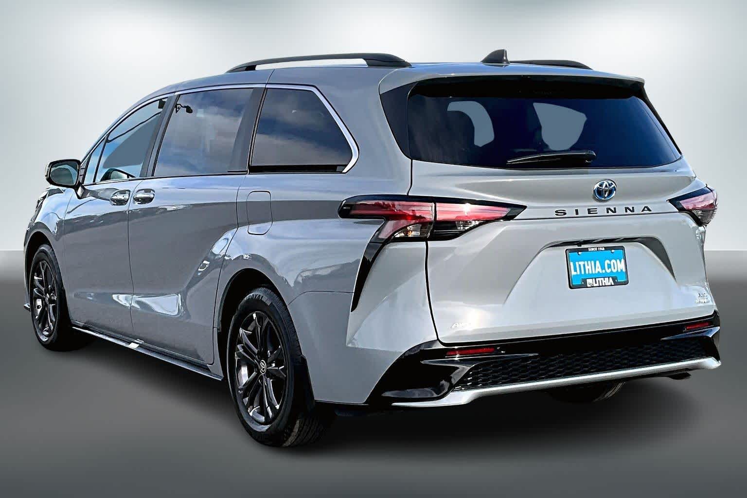 Thumbnail: 2024 Toyota Sienna - 4