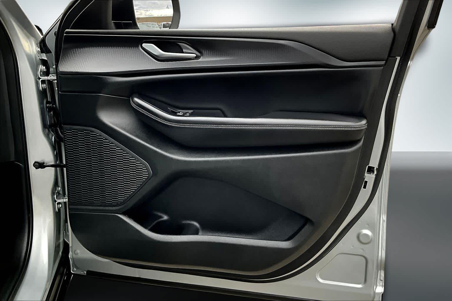 Thumbnail: 2023 Jeep Grand Cherokee - 28