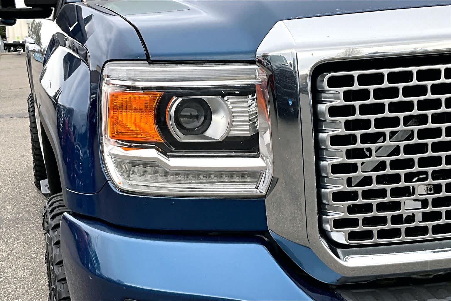 Thumbnail: 2015 GMC Sierra 2500 - 31