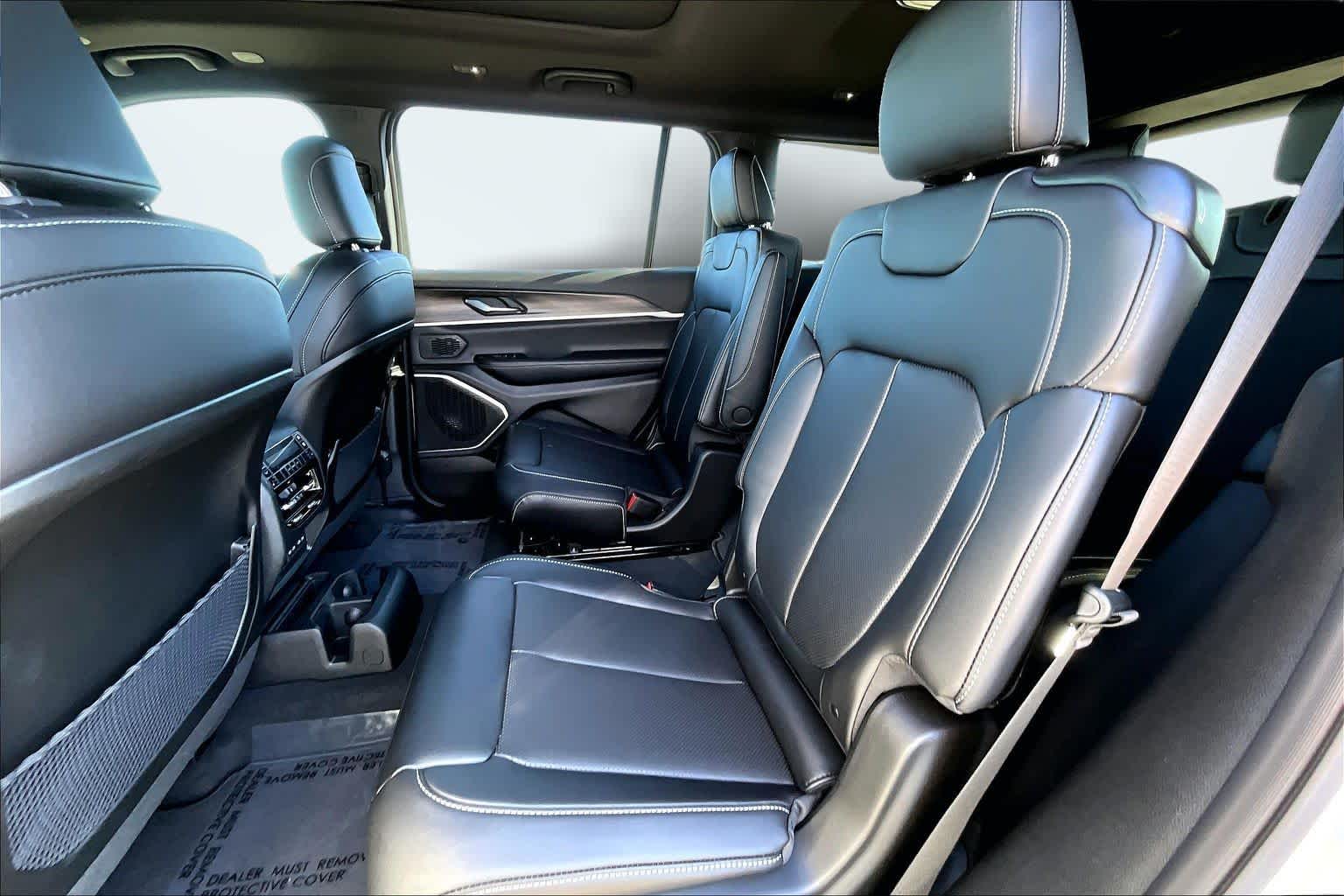 Thumbnail: 2026 Jeep Grand Cherokee - 13