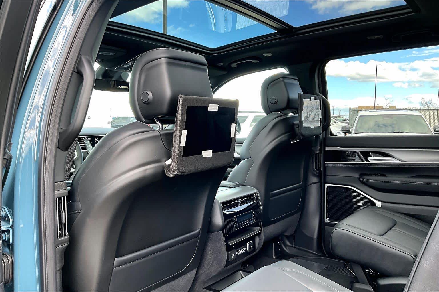 Thumbnail: 2026 Jeep Grand Wagoneer - 11