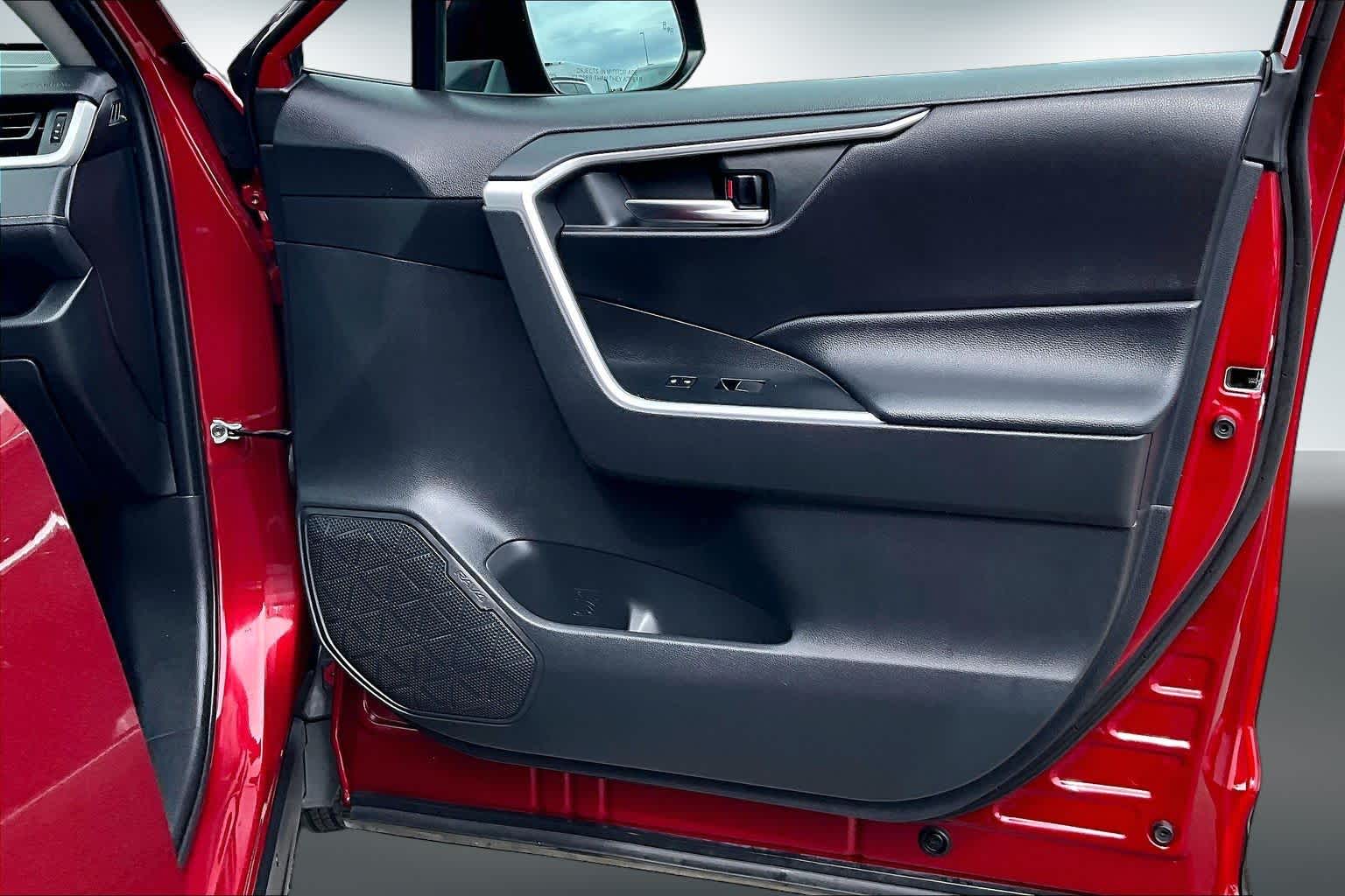 Thumbnail: 2020 Toyota RAV4 - 28