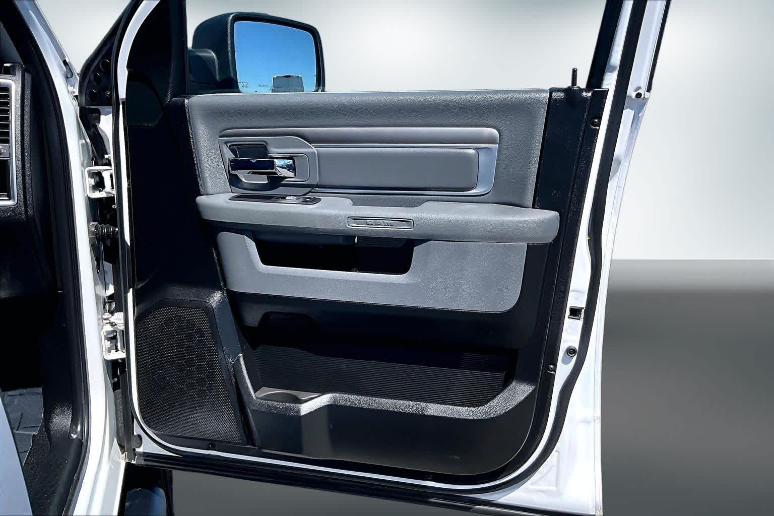 Thumbnail: 2019 RAM 1500 Classic - 28